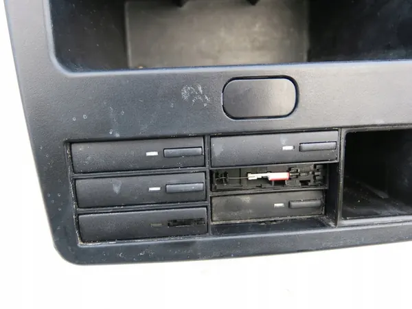 TÚNEL DE ARMAZENAMENTO FISCHER COM SUPORTES PARA COPOS MERCEDES VITO W638 image 7