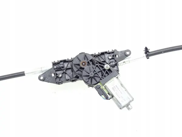 Clip de couvercle moteur OEM 0390201950 Mercedes SL R230 image 3