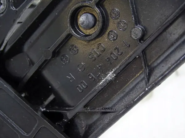 Clip de couvercle moteur OEM 0390201950 Mercedes SL R230 image 9