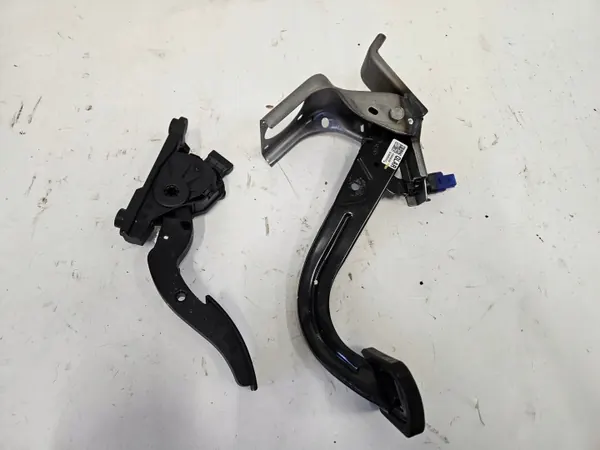 Hyundai Bayon Automatiska Pedaler OEM 32800Q0200 image 2