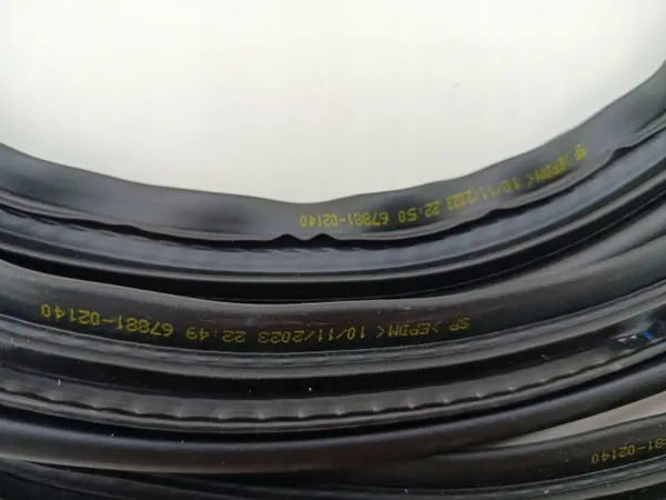 Junta de portón Toyota Corolla E21 OEM 67881-02140 image 3