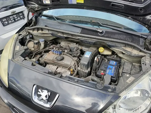 Peugeot 1007 04-09 Manuaalivaihteisto 1.4 Bensiini image 2