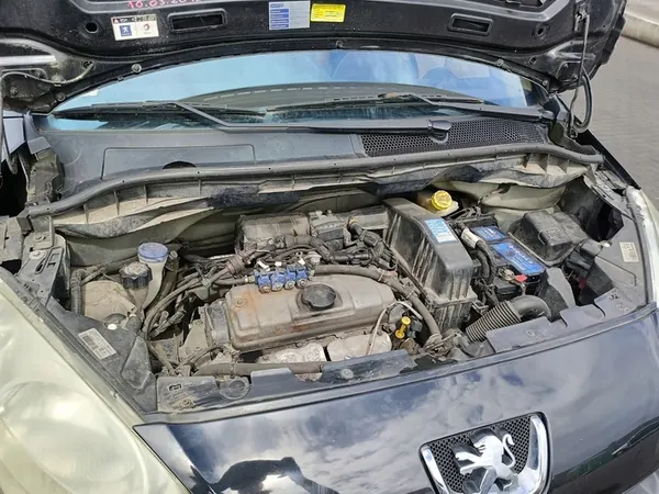 Peugeot 1007 04-09 Manuaalivaihteisto 1.4 Bensiini image 3