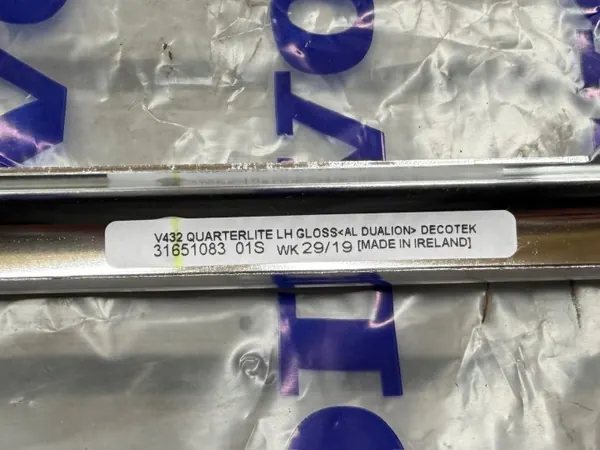 OEM 31651083 Moldura Cromada Cristal Carrocería Izquierda Trasera image 3