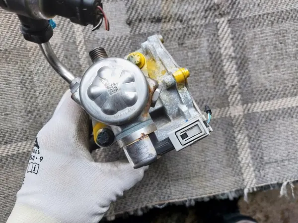 Bomba de combustível Volvo 31437903 image 3