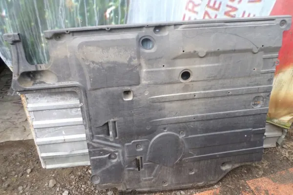 Mercedes Vito W447 Protection Moteur OEM A4476803004 image 2
