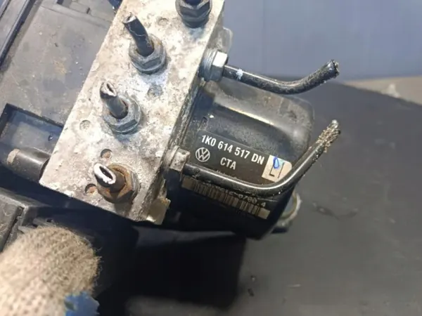 ABS-pump OEM 1K0614517DN för VW Caddy III 2.0 TDI image 4