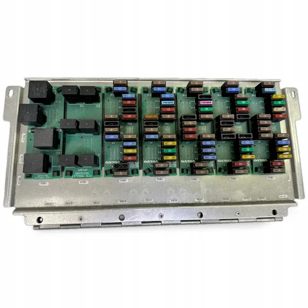 Volvo zekeringkast OEM 22406146 - Gebruikte staat image 2