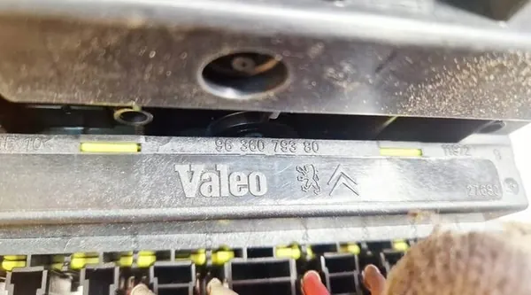 Caixa de fusíveis Citroen C4 Picasso 2008 1.6L 9664055680 image 3