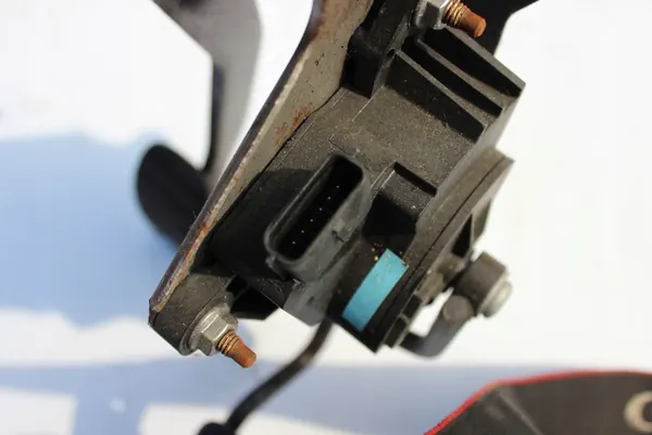 RENAULT CLIO III 1.2 TCe 2011 - GASPEDAAL 8200297342 image 4