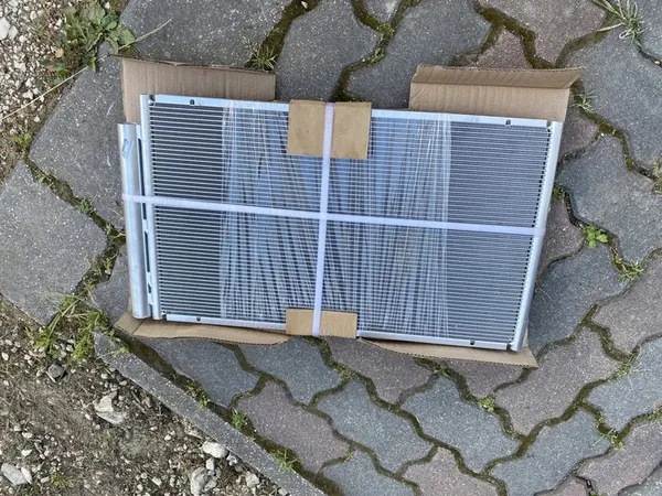 Ilmastointijäähdytin Toyota Prius II image 2