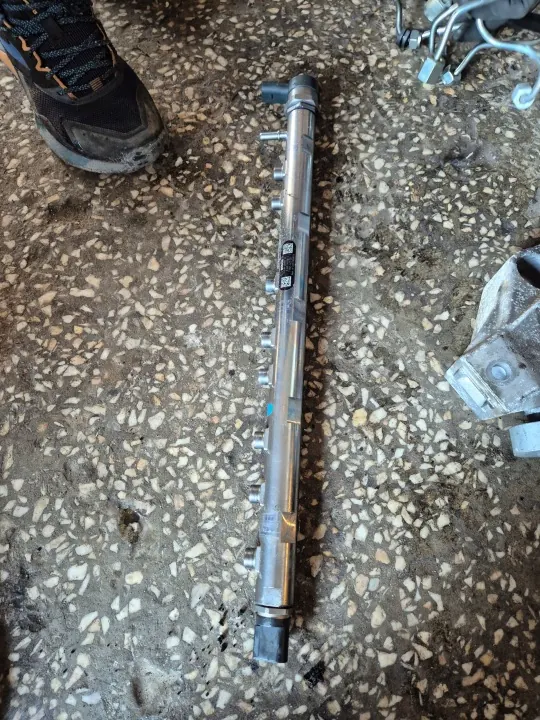 Carril de injeção BMW N57 OEM 780542302 - Usado image 2