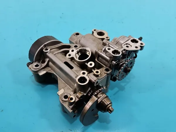 Pompe à huile Porsche d'occasion OEM 94610701361 Panamera image 2