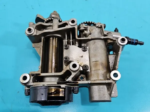 Pompe à huile Porsche d'occasion OEM 94610701361 Panamera image 6