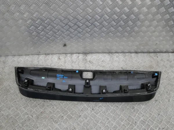 SEAT OEM 5FE853640 Moldura de Portón para LEON IV CUPRA image 5