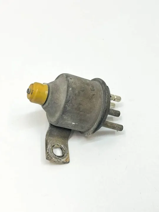 Válvula de vacío Mercedes-Benz OEM 72064900 para E W123 image 3