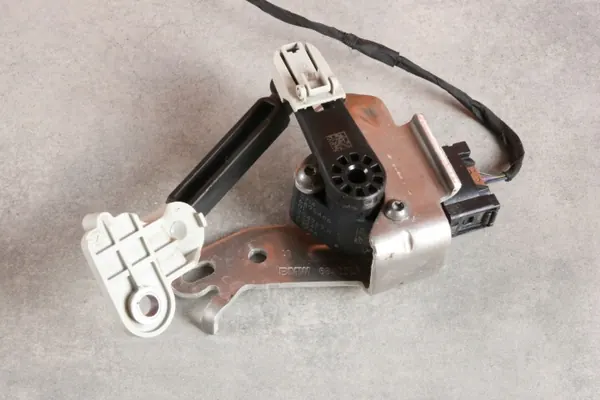 Strålkastarnivåsensor OEM 6895466 Vänster Bak image 2