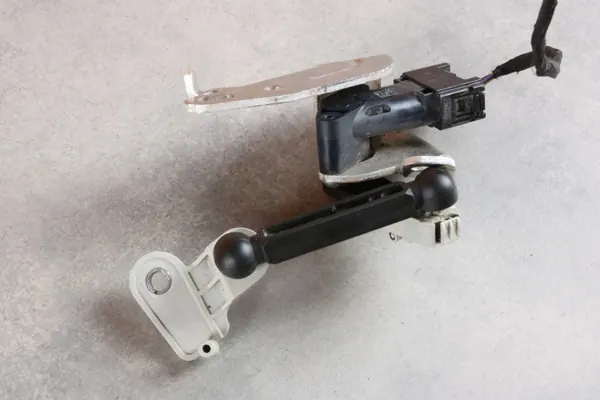 Strålkastarnivåsensor OEM 6895466 Vänster Bak image 4
