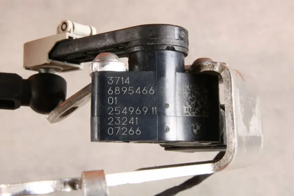 Strålkastarnivåsensor OEM 6895466 Vänster Bak image 6