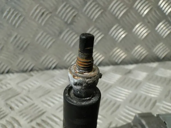 Takapyyhkijän mekanismi VW Touran 1T 1T0955711D image 3