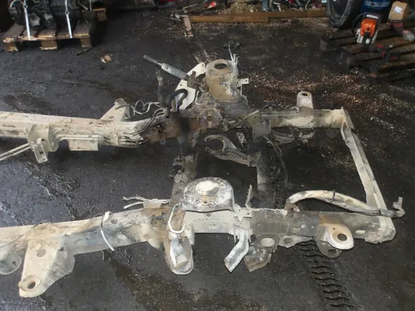 Rahmen Fahrgestell Mitsubishi L200 2006 OEM Gebraucht image 4