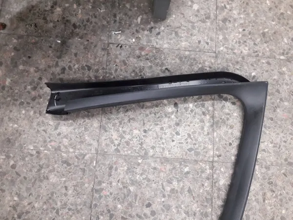 Moldura de puerta delantera derecha BMW X5 G05 3.0L OEM 51357445512 image 2