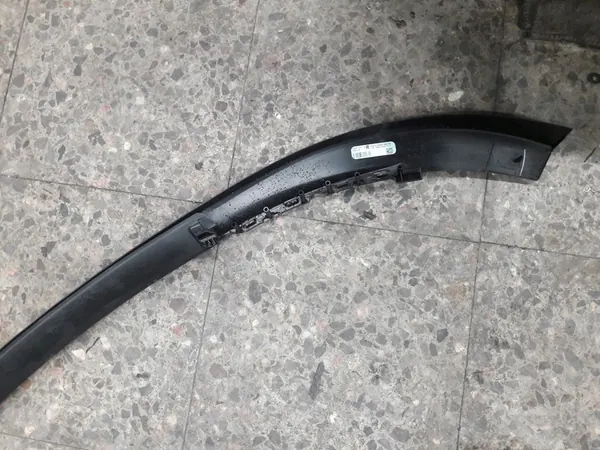 Moldura de puerta delantera derecha BMW X5 G05 3.0L OEM 51357445512 image 3