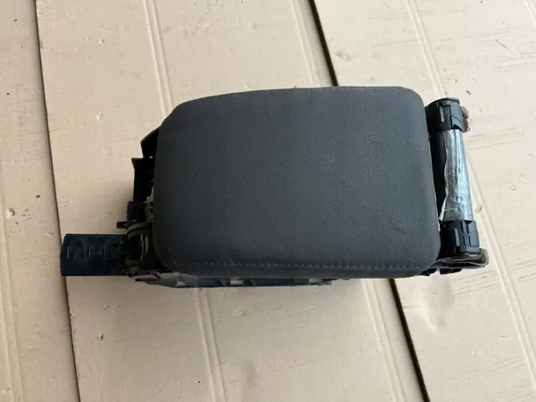Accoudoir VW Golf V OEM 1K0864207C 2004-2009 image 2