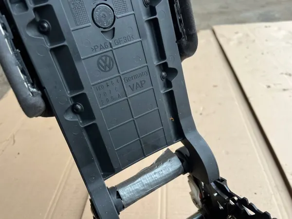 Accoudoir VW Golf V OEM 1K0864207C 2004-2009 image 4
