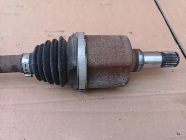 FORD MONDEO MK5 Vasen lyhyt vetoakseli OEM image 3