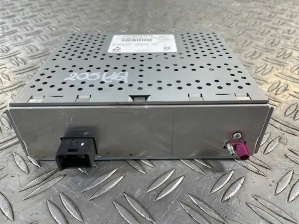 Mercedes-Benz Radio Tuner A2229008911 voor C-Klasse W205 image 3