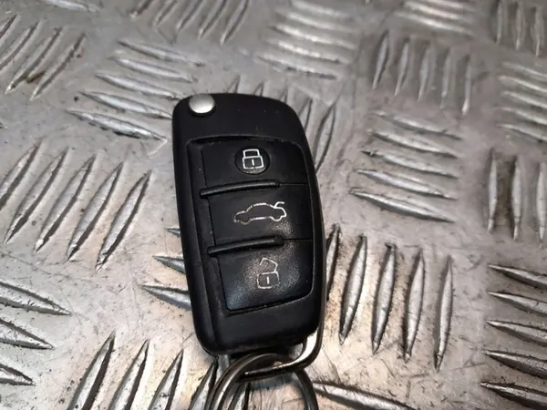 Audi A6 S6 C6 2009 Nyckel / Tändkort OEM 4F0837220N image 2