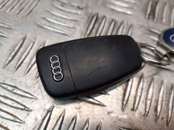 Audi A6 S6 C6 2009 Nyckel / Tändkort OEM 4F0837220N image 3