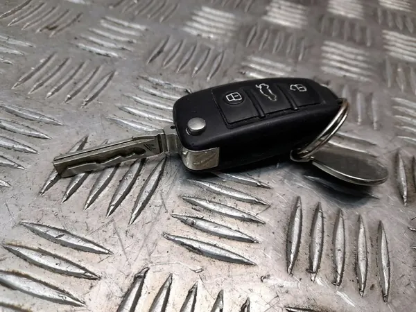 Audi A6 S6 C6 2009 Nyckel / Tändkort OEM 4F0837220N image 5