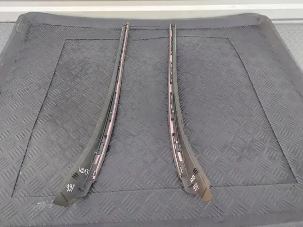 Mercedes-Benz OE Frontscheibenleiste links W213 image 3
