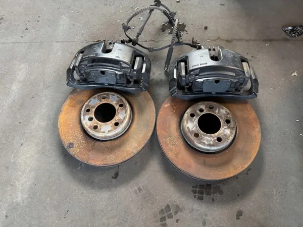 BMW KIB19577 Bremszangen & Scheiben Vorne image 2