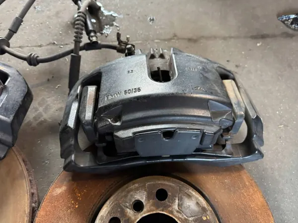 BMW KIB19577 Bremszangen & Scheiben Vorne image 3
