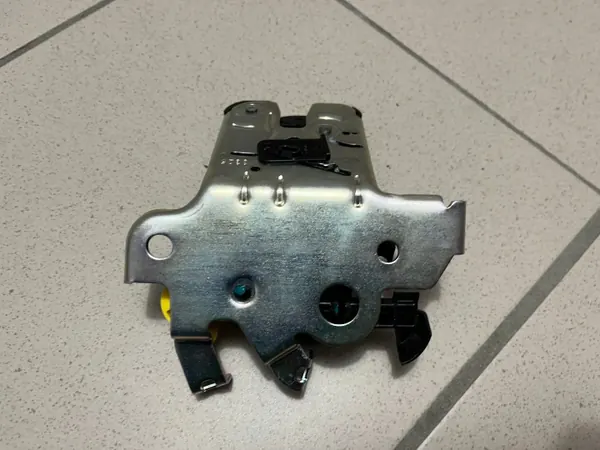 OEM 81A827506A Cierre de Maletero para Skoda Octavia IV image 2