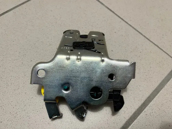 OEM 81A827506A Cierre de Maletero para Skoda Octavia IV image 3