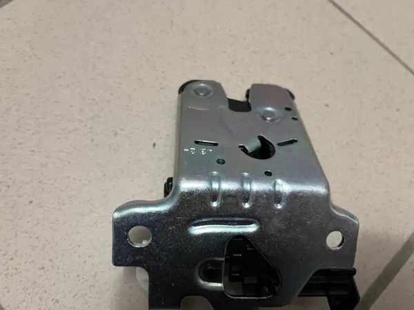 OEM 81A827506A Cierre de Maletero para Skoda Octavia IV image 7