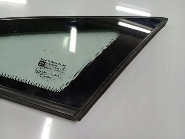 Opel Corsa D vänster fram liten triangelruta OEM image 5
