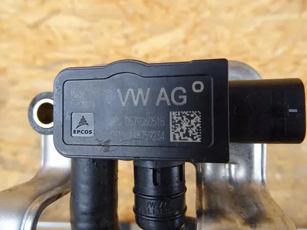 Pakokaasupaineanturi GOLF VII R 2.0 TFSI 4MOTION OEM 057906051B image 3