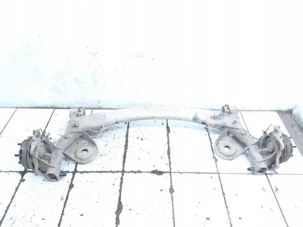 Toyota Avensis Verso achterbalk OEM ARA312151 image 2