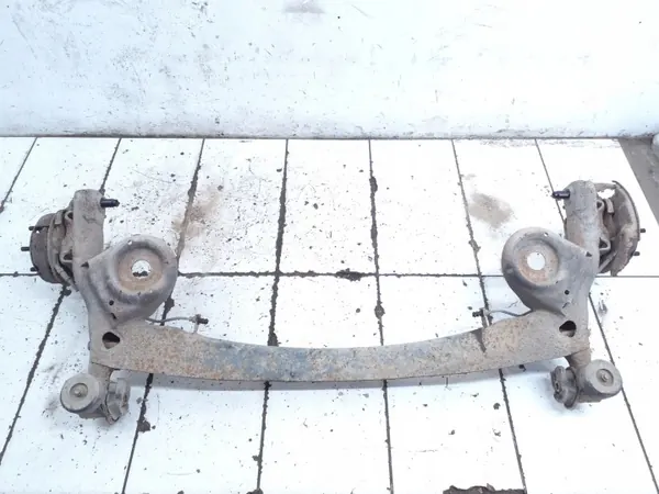 Toyota Avensis Verso achterbalk OEM ARA312151 image 6