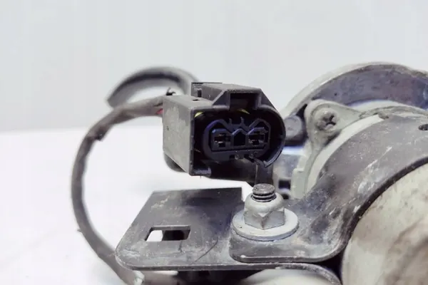 Imupumppu BMW 3 COUPE (E92) 4.0L bensiini OEM 2283333 image 2