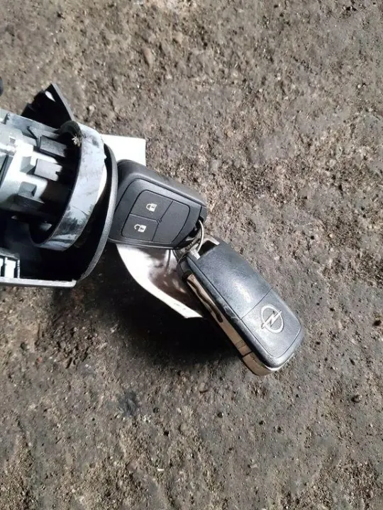 Contacteur d'allumage OEM 22762557 pour Opel Astra J image 3