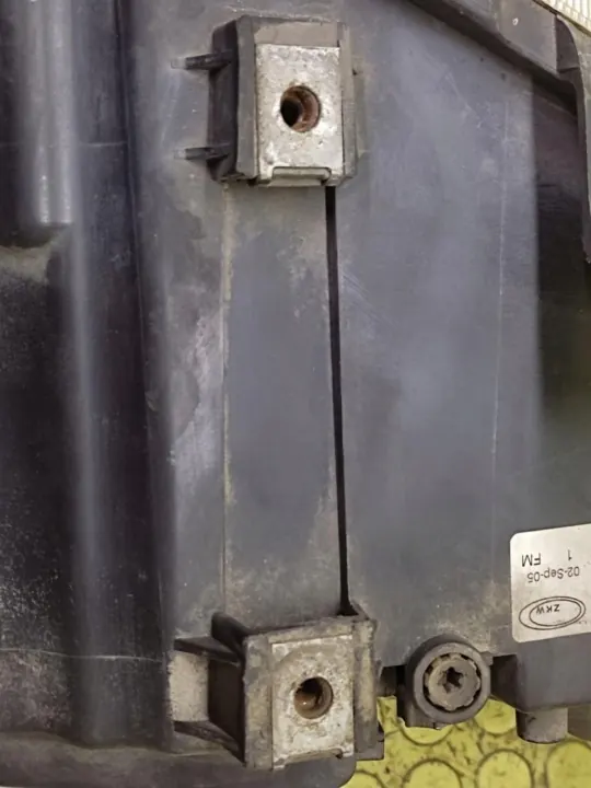Chrysler Voyager IV oikea etuvalo OEM 04857830AC image 10