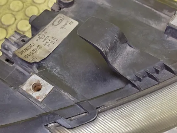 Chrysler Voyager IV oikea etuvalo OEM 04857830AC image 9