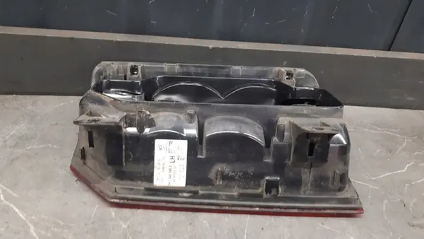 Lámpara trasera izquierda Volkswagen Caddy IV image 8