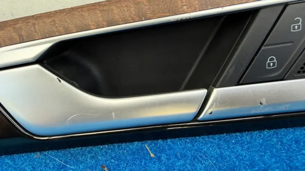 Moldura Puerta VW Arteon OEM 3G8867585 con Altavoz image 3